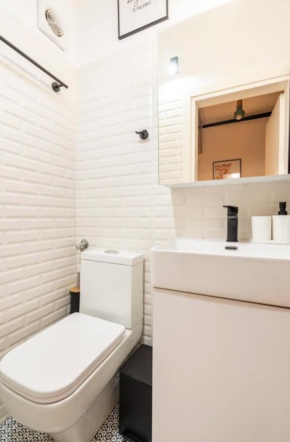 Cute Tiny Apartment In The Heart Of Flisvos Athene Buitenkant foto